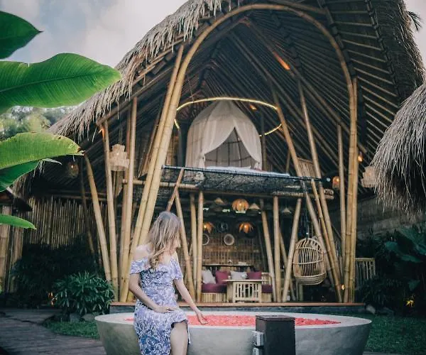 Balikayanas - Ellena House Villa *